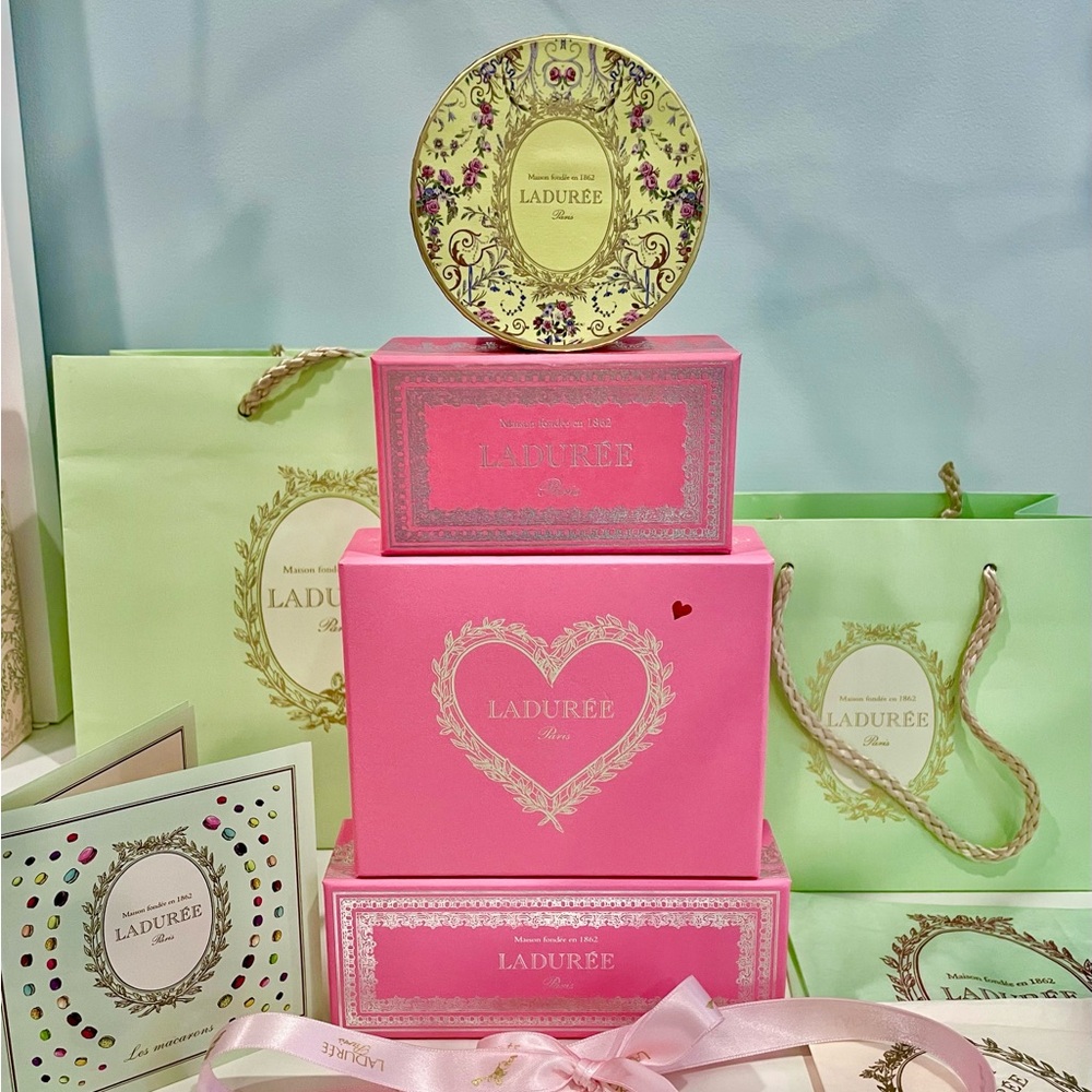 Special Laduree lot of 4 boxes + 2 bags + 1 ribbon + extras